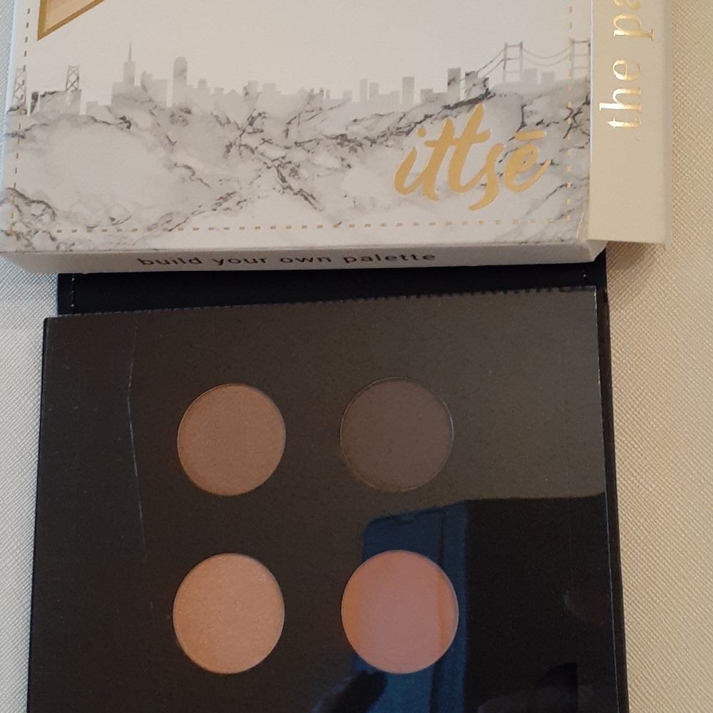Itse the Pallete Gold box with mirrow